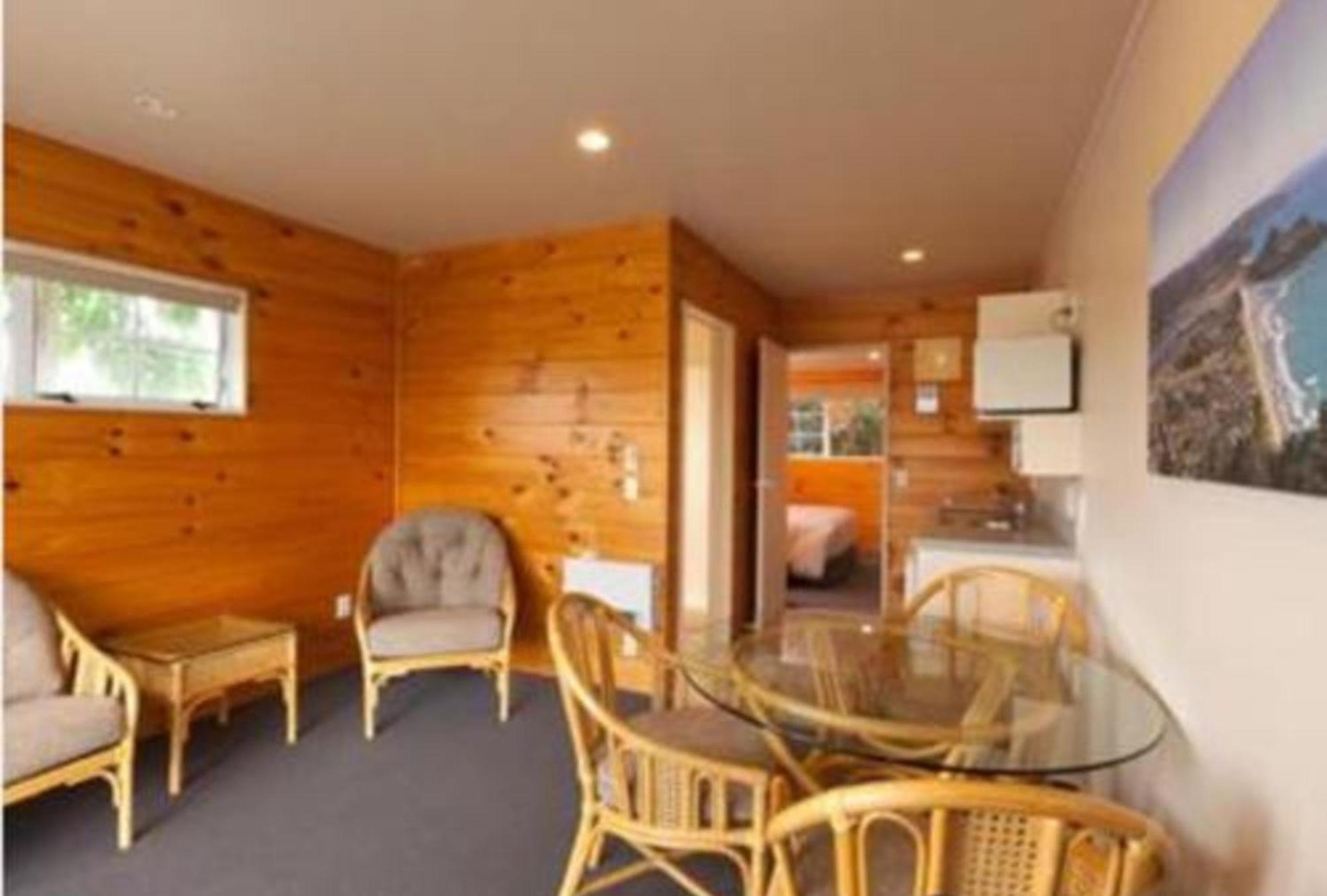 Pauanui Pines Motor Lodge חדר תמונה