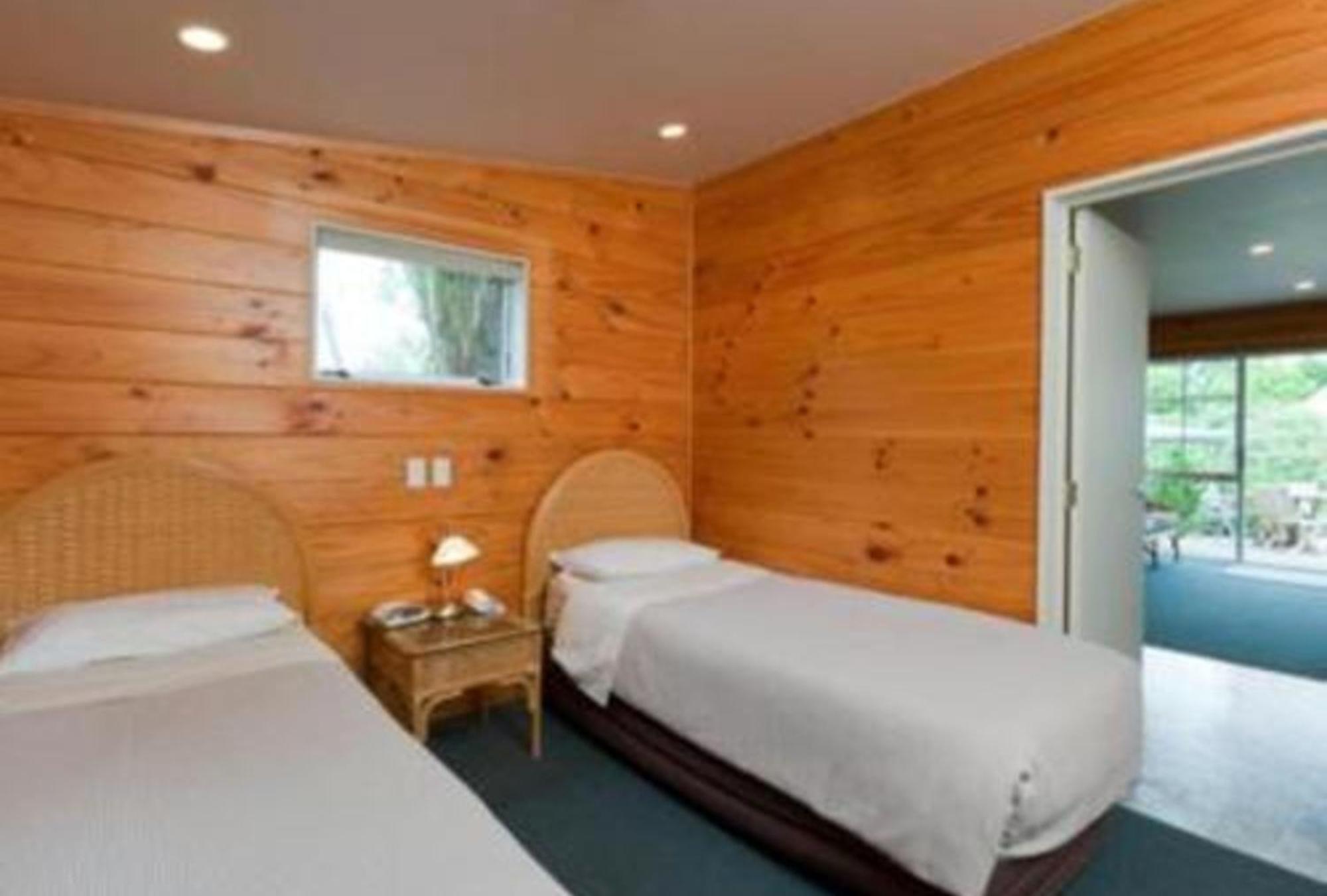 Pauanui Pines Motor Lodge חדר תמונה