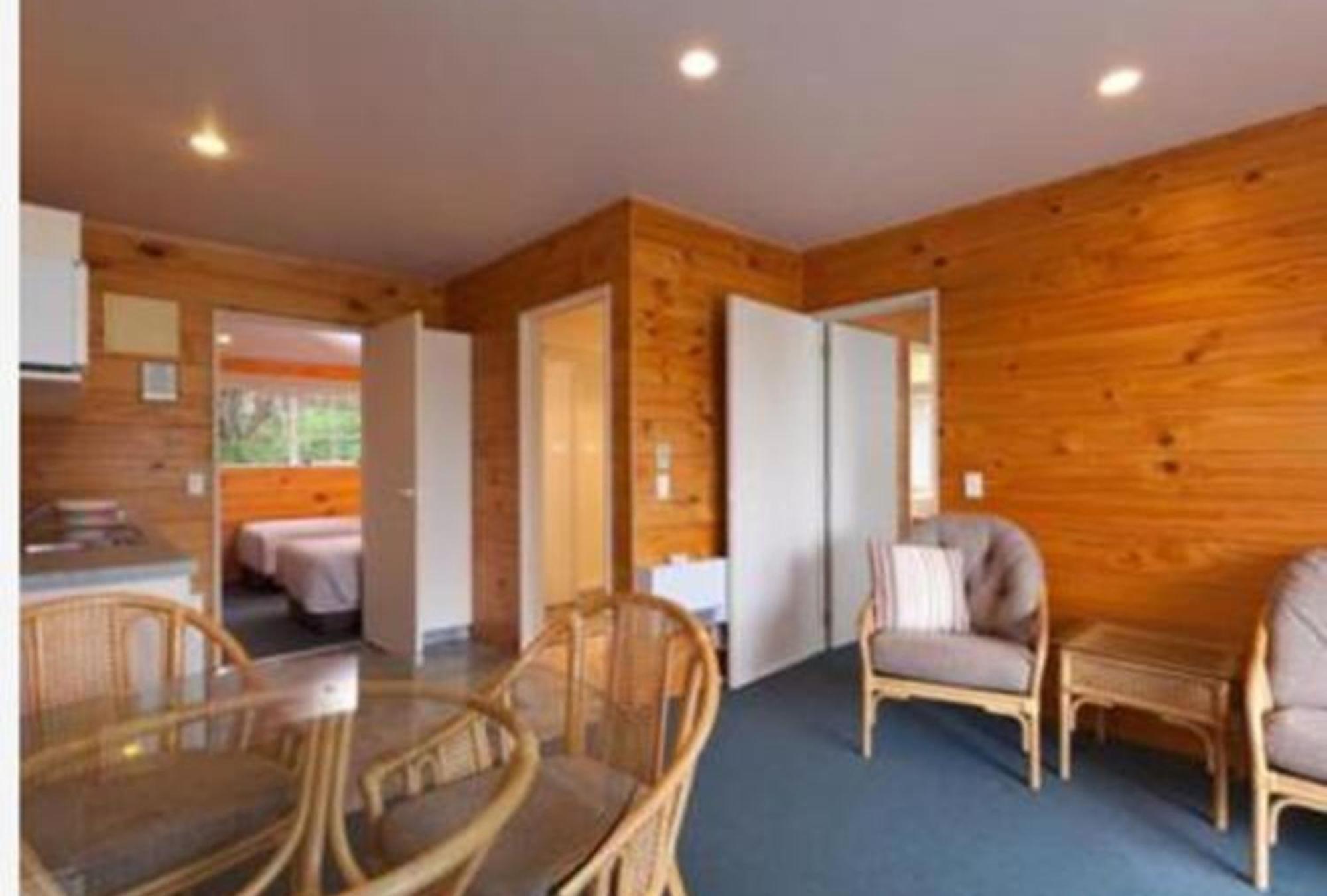 Pauanui Pines Motor Lodge חדר תמונה
