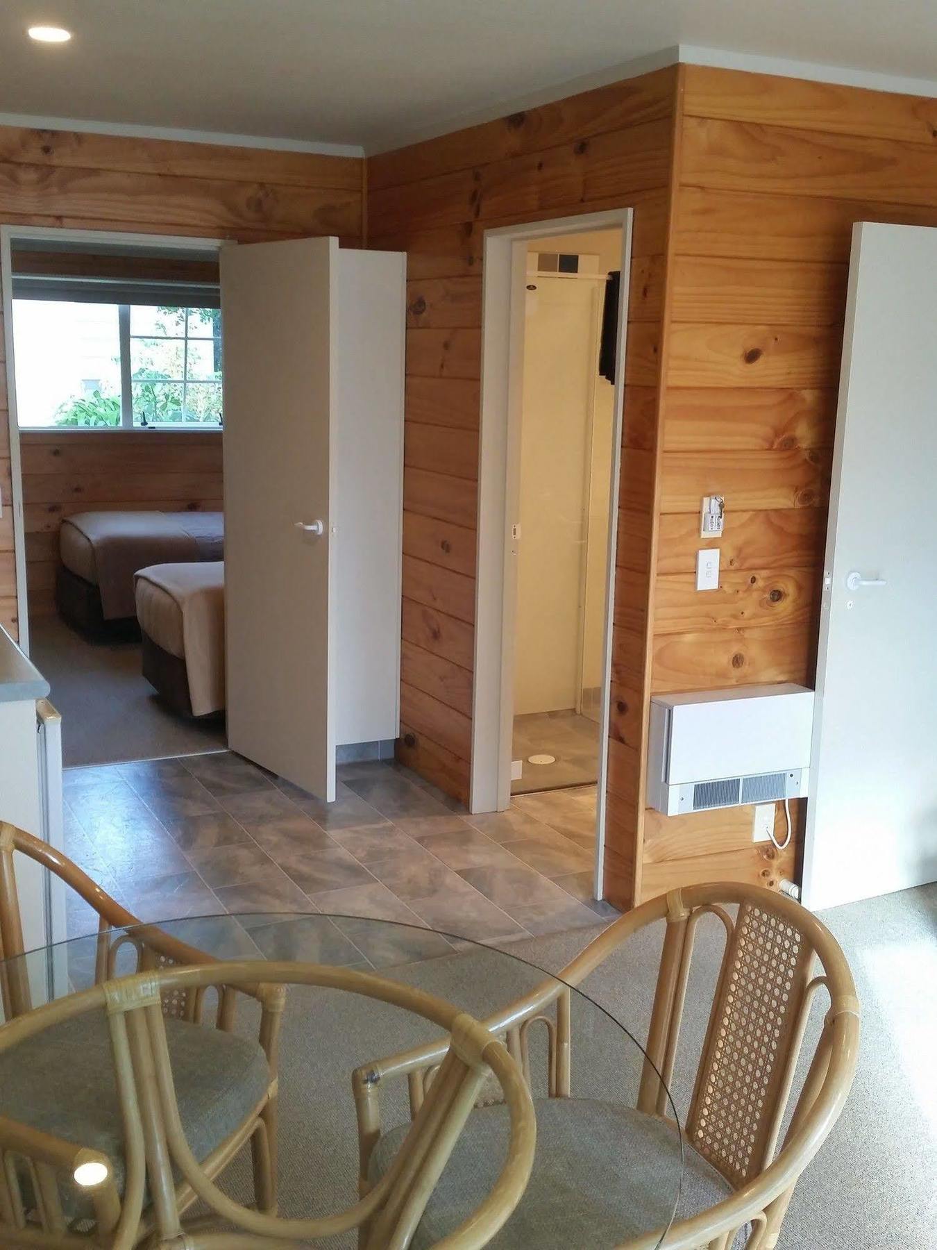 Pauanui Pines Motor Lodge מראה חיצוני תמונה