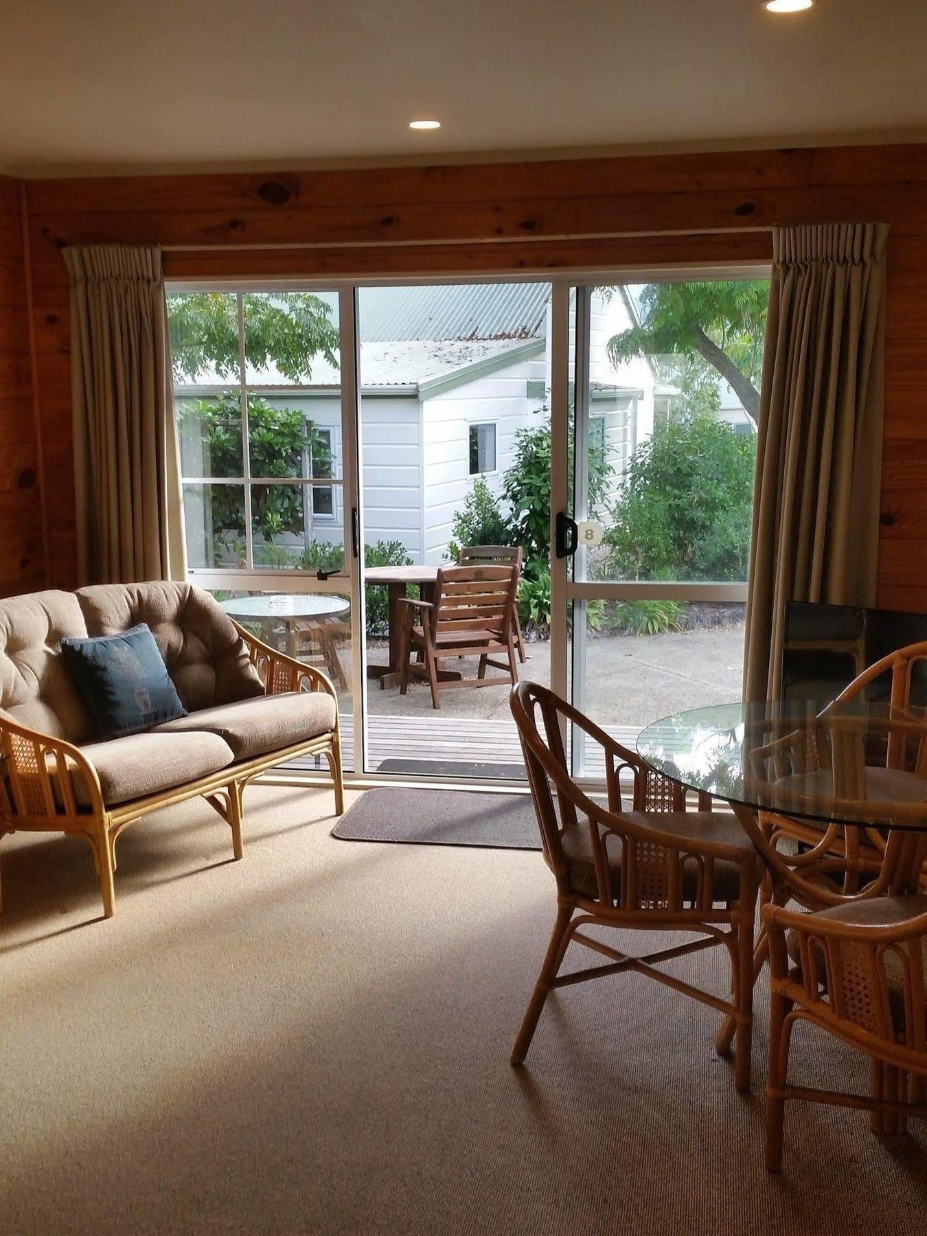 Pauanui Pines Motor Lodge מראה חיצוני תמונה