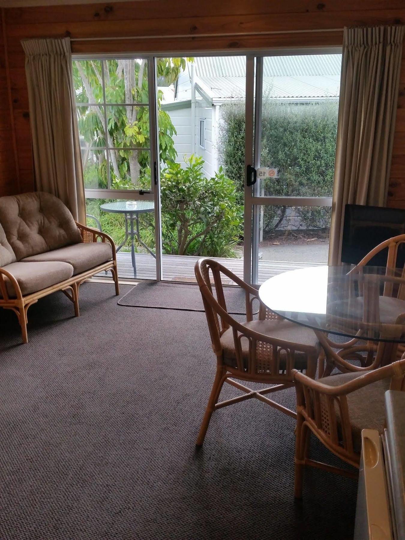 Pauanui Pines Motor Lodge מראה חיצוני תמונה