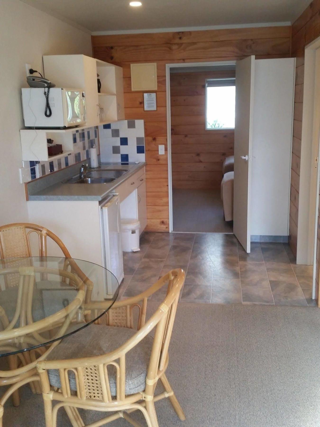 Pauanui Pines Motor Lodge מראה חיצוני תמונה