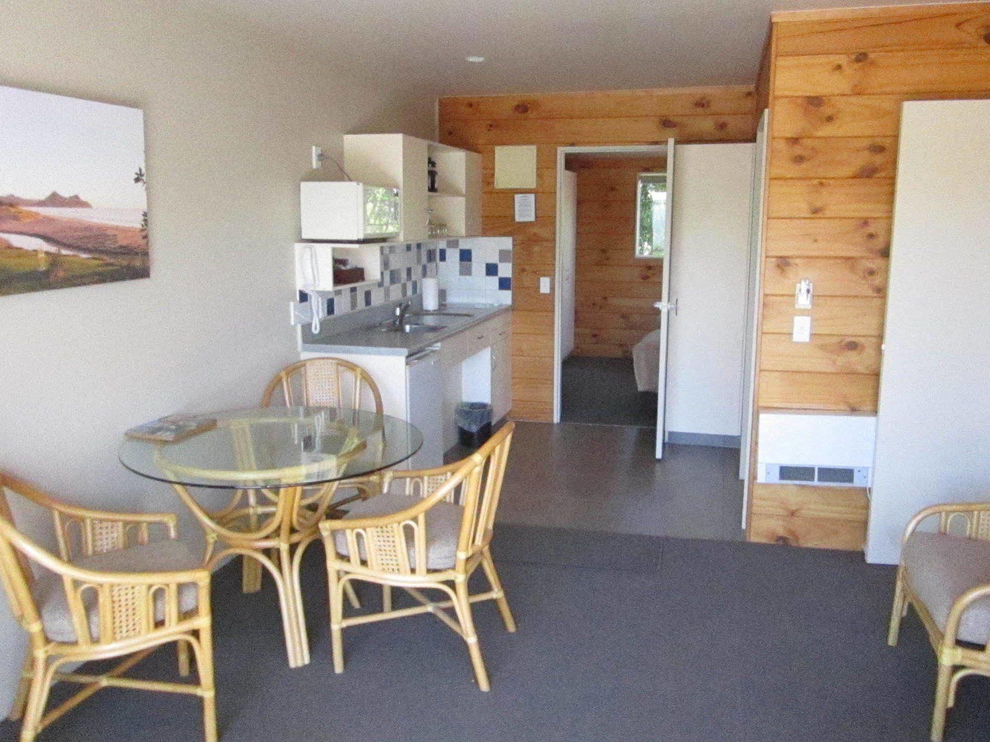 Pauanui Pines Motor Lodge מראה חיצוני תמונה