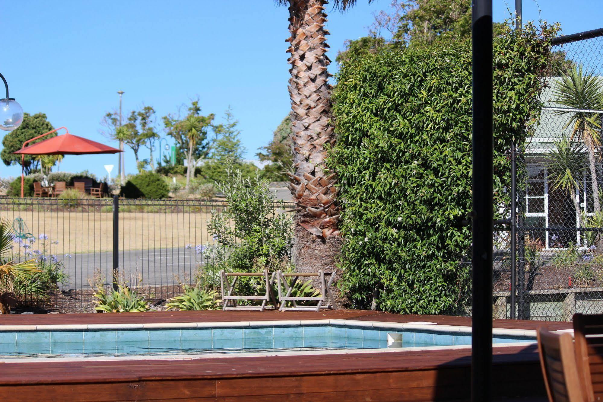 Pauanui Pines Motor Lodge מראה חיצוני תמונה